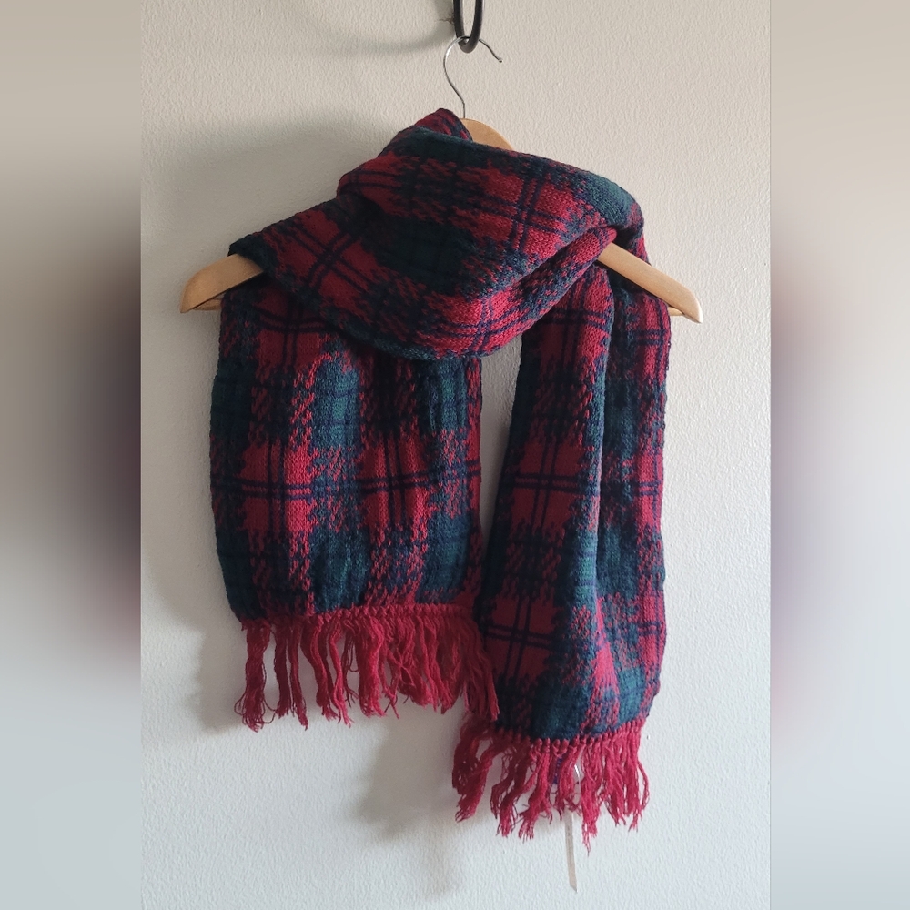 Vintage Pendleton 100% virgin wool plaid scarf, red, green and deep navy blue